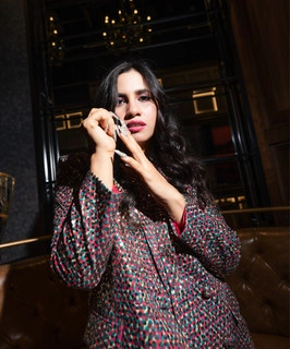 Okładka artysty Nikhita Gandhi