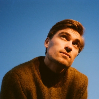 Okładka artysty Rhys Lewis
