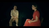 Okładka teledysku Sen Bir Aysın