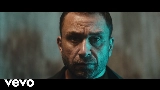 Okładka teledysku Bir Başıma